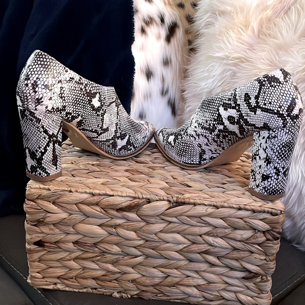BEAST SNAKE STYLE HIGH HEEL SIZE 7.5 - Picture 5 of 7